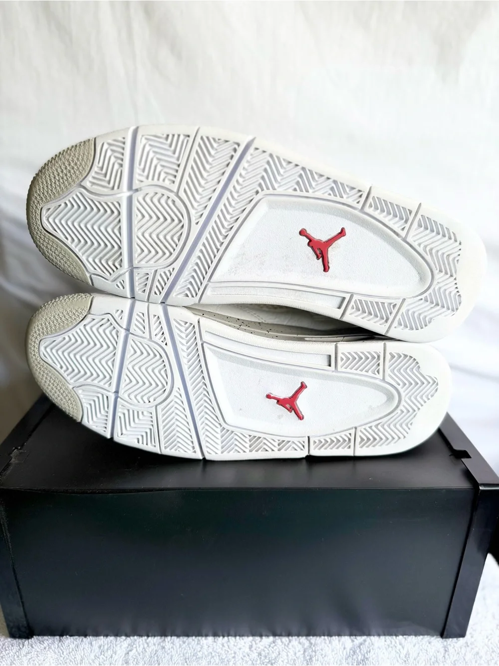 AUTHENTIC Jordan 4 Retro White Oreo size 10 CT8527-100 2021 PRE-OWNED